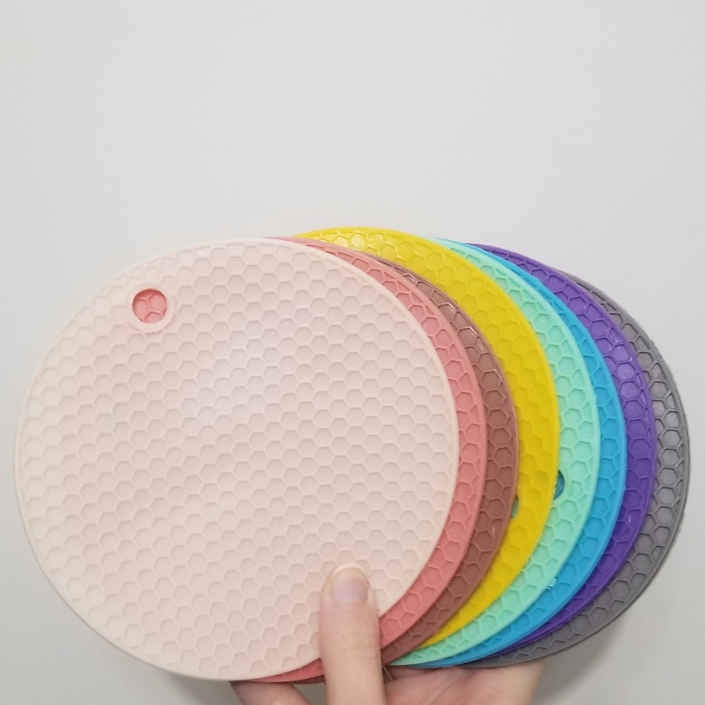 8 NWOT silicone hot pads, just under 6" - Picture 3 of 5